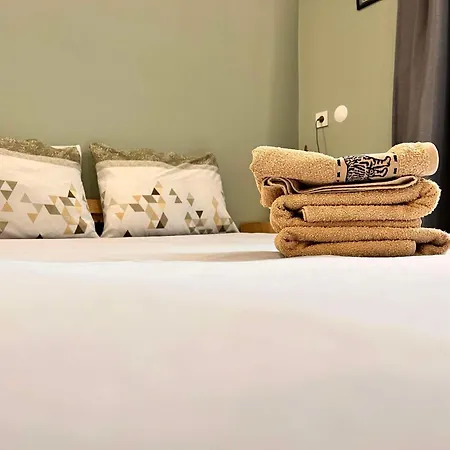 Exceptional Refurnished Location Apartment *